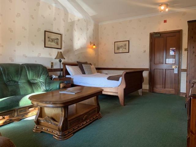 St Mary'S Hotel Golf & Country Club Pencoed Exteriér fotografie
